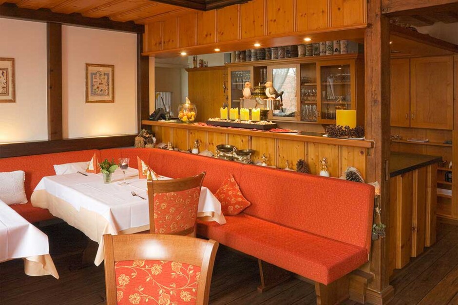 Restaurant "Zum Drakenberg", der gemütliche Gastraum lädt zum Verweilen ein. Zum Drakenberg
