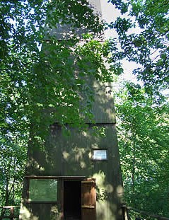 Hühnstollen, ein Aussichtsturm im Göttinger Wald. Hünstollen